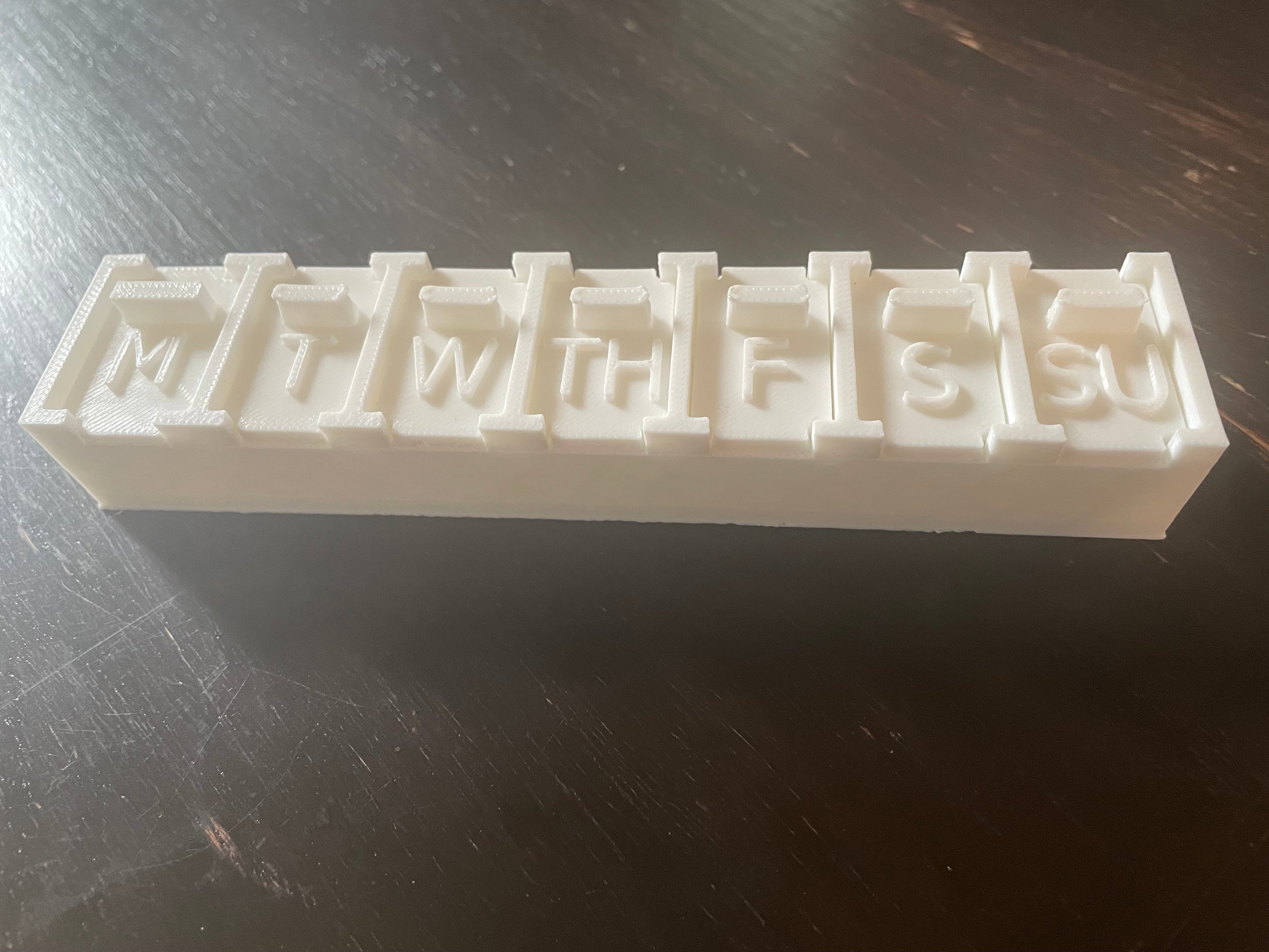 Pill container