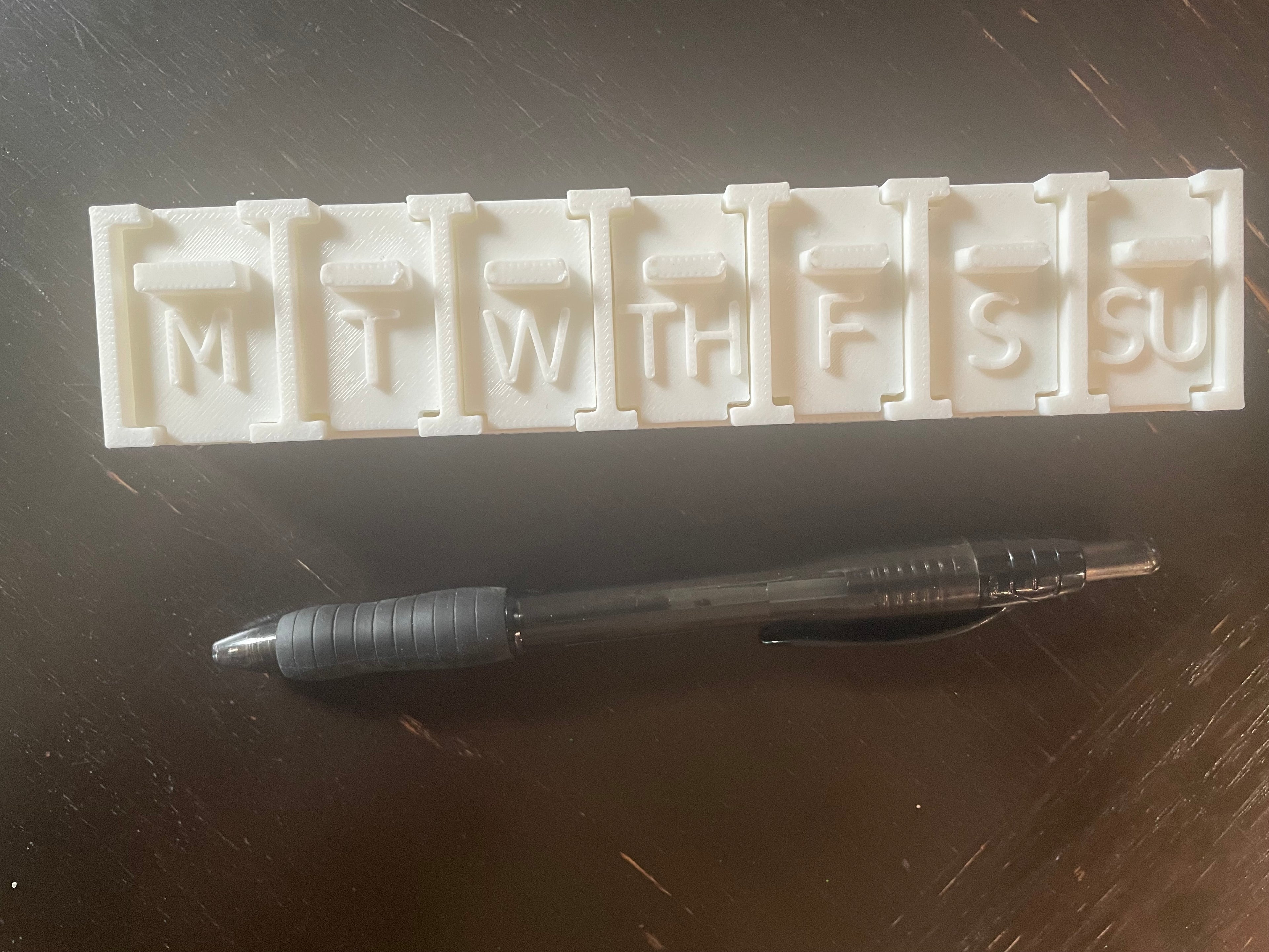 Pill container